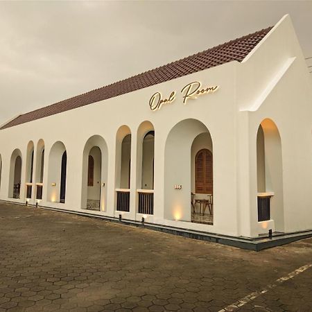 Hotel Besar Пурвокерто Екстер'єр фото