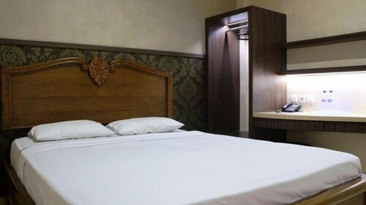 Hotel Besar Пурвокерто Екстер'єр фото