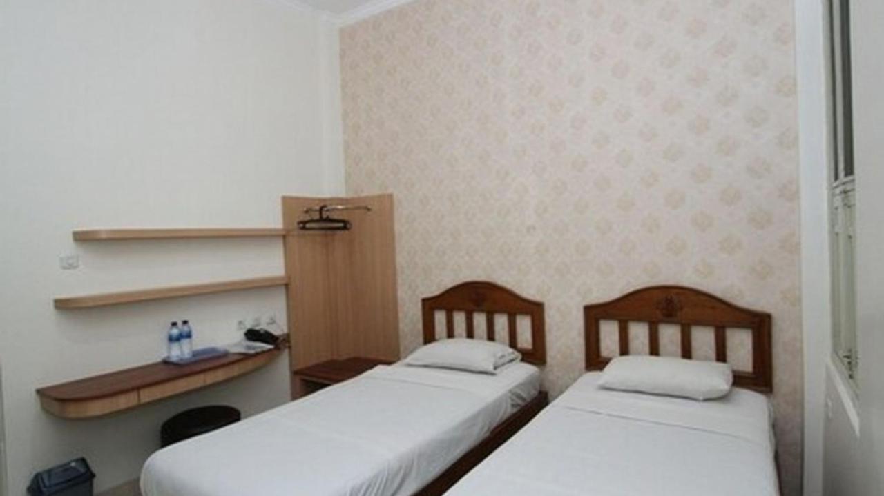 Hotel Besar Пурвокерто Екстер'єр фото