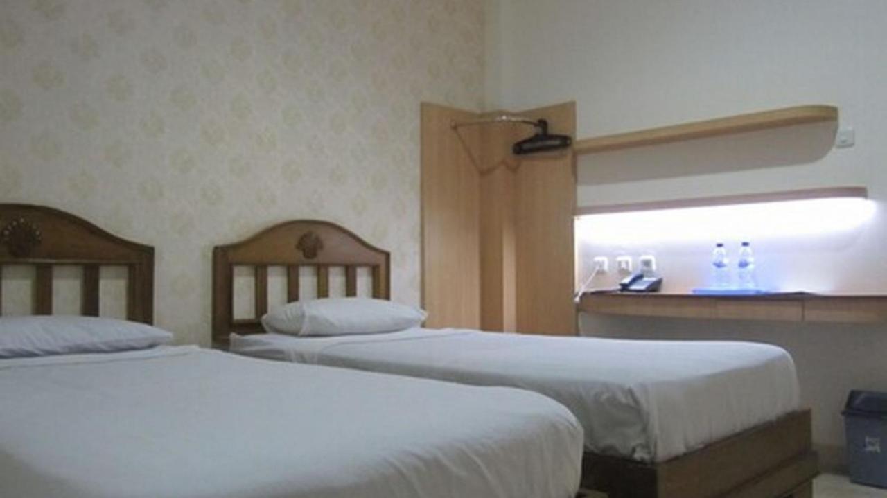 Hotel Besar Пурвокерто Екстер'єр фото