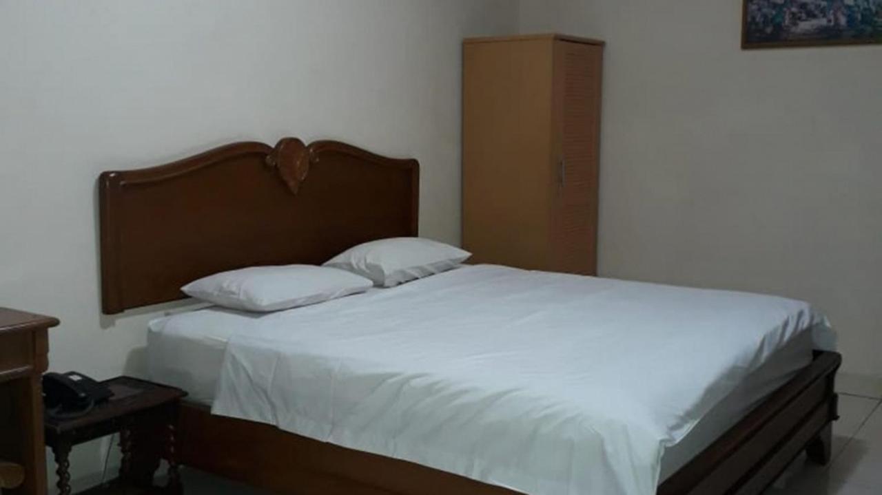 Hotel Besar Пурвокерто Екстер'єр фото