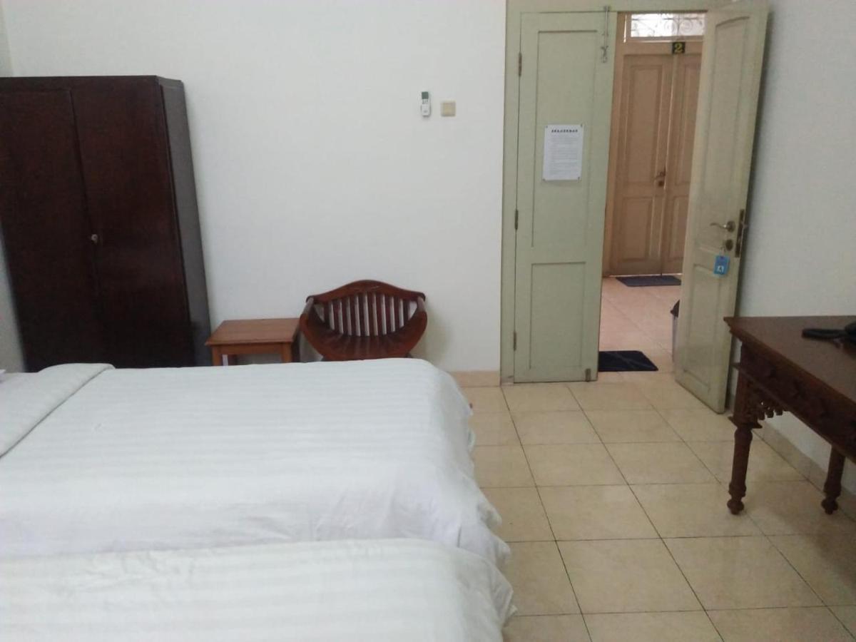 Hotel Besar Пурвокерто Екстер'єр фото