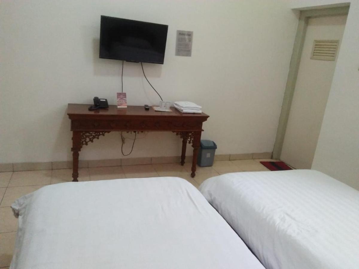Hotel Besar Пурвокерто Екстер'єр фото