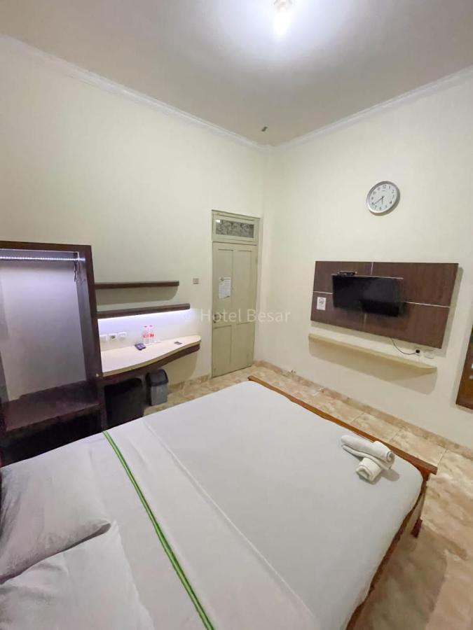 Hotel Besar Пурвокерто Екстер'єр фото