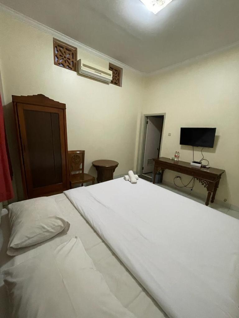 Hotel Besar Пурвокерто Екстер'єр фото